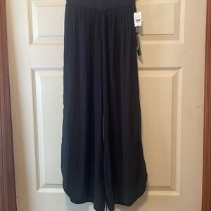 NWT.. Lola & Sophie wide leg slit pants